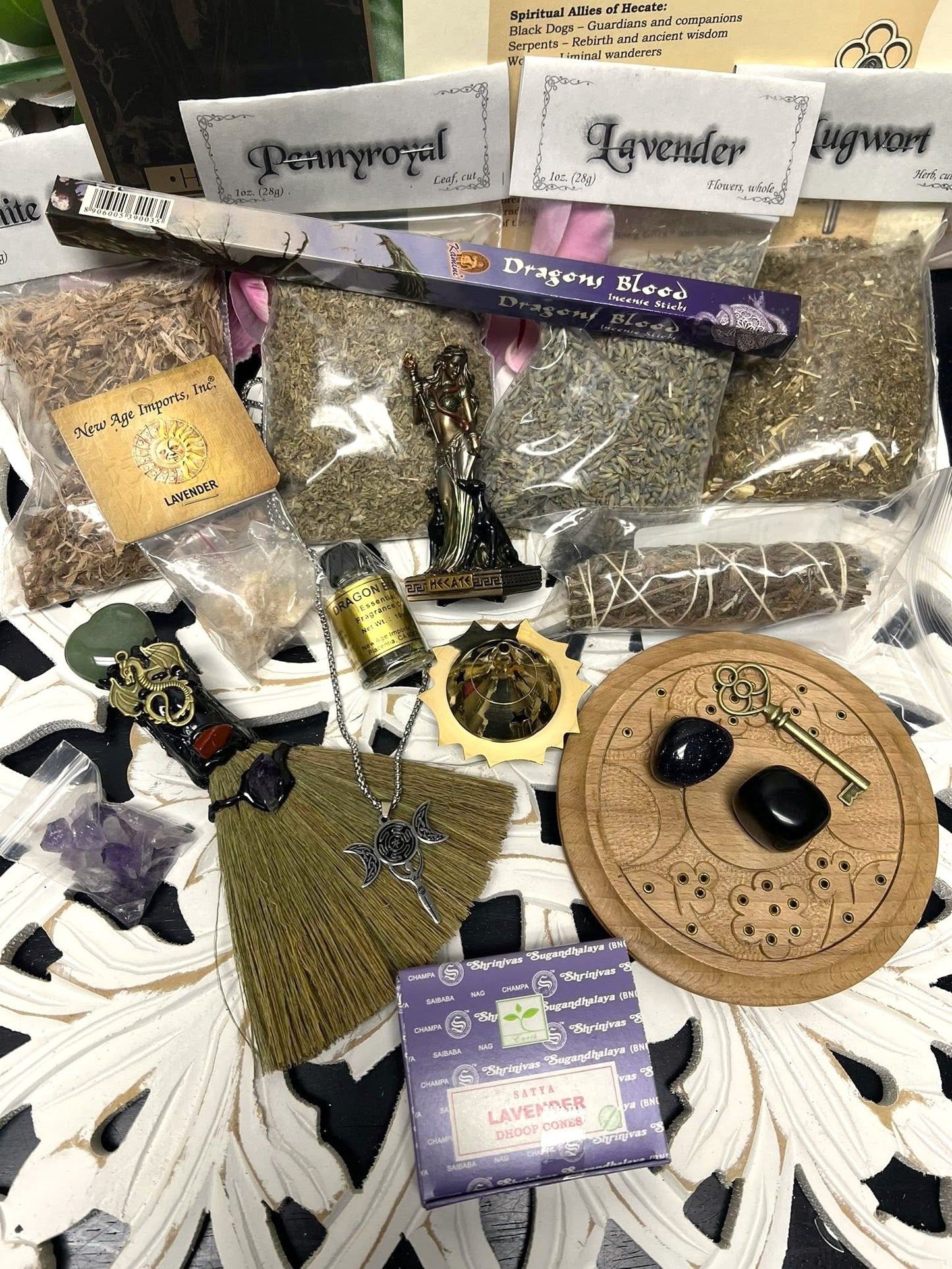 Hecate Devotional Box with 21 items