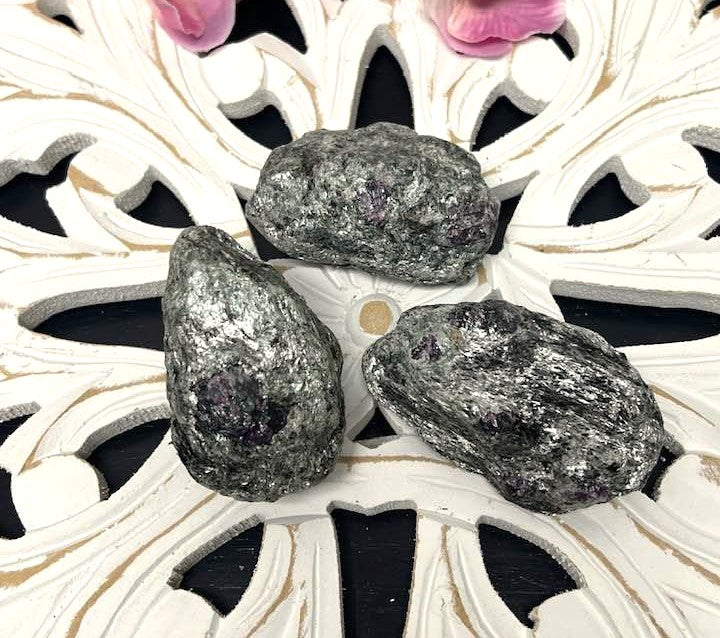 Garnet in Mica for Passion