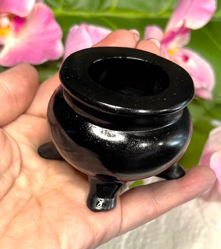 Black Obsidian Cauldron