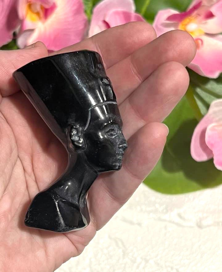 Bust of Nefertiti in Obsidian or Yooperlite