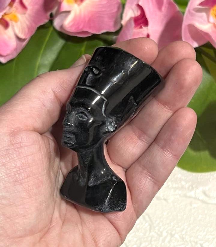 Bust of Nefertiti in Obsidian or Yooperlite