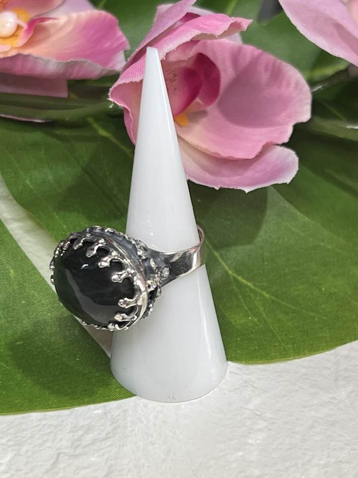 Artisan Turkish .925 Silver Ring with a Rainbow Flash Labradorite Size 8.5