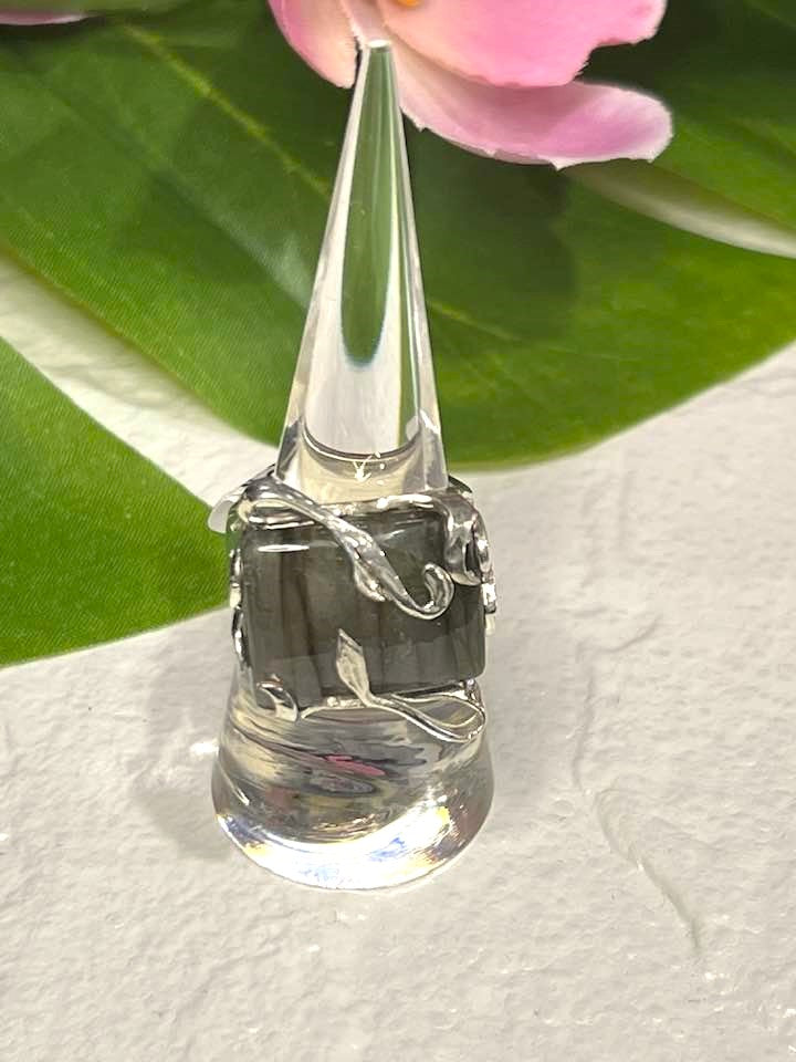 Artisan Turkish .925 Silver Ring with Lavender Flash Labradorite Size 8