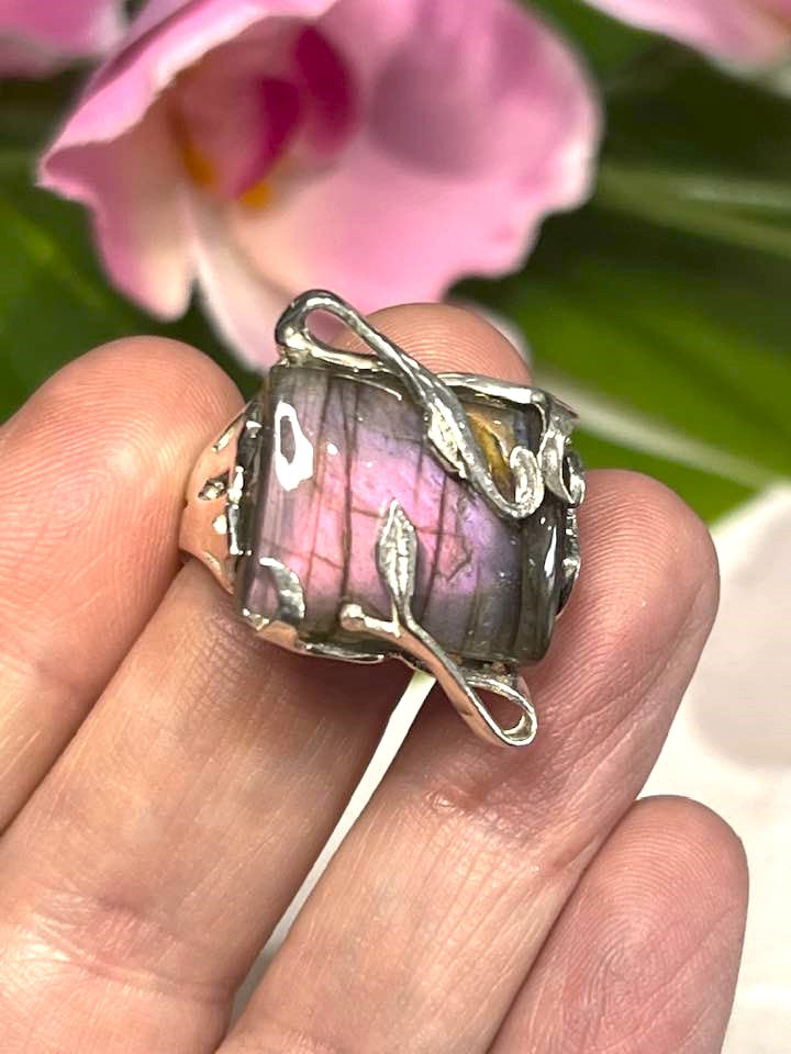 Artisan Turkish .925 Silver Ring with Lavender Flash Labradorite Size 8