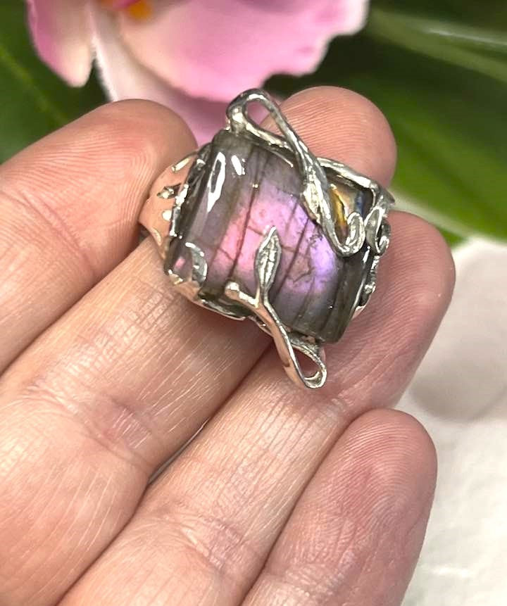 Artisan Turkish .925 Silver Ring with Lavender Flash Labradorite Size 8