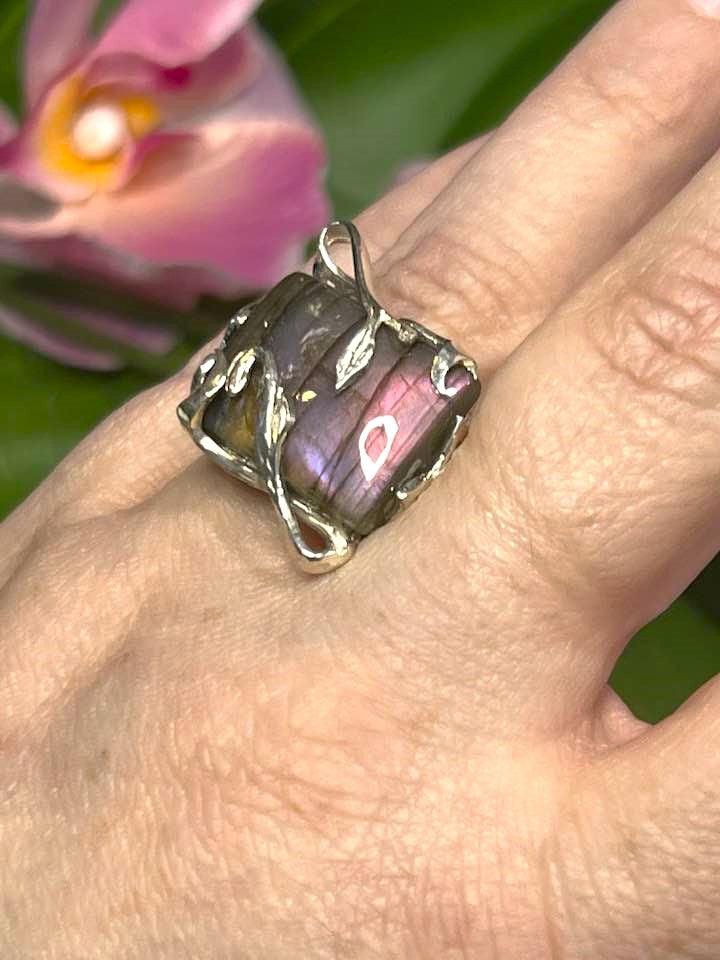 Artisan Turkish .925 Silver Ring with Lavender Flash Labradorite Size 8