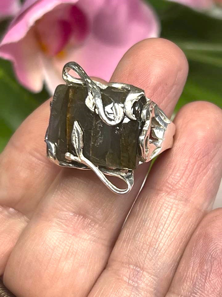 Artisan Turkish .925 Silver Ring with Lavender Flash Labradorite Size 8