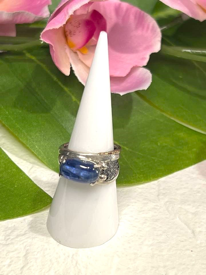 Artisan Turkish Silver with Blue Kyanite Size 8