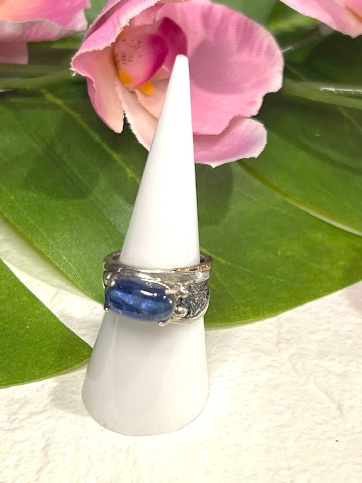Artisan Turkish Silver with Blue Kyanite Size 8