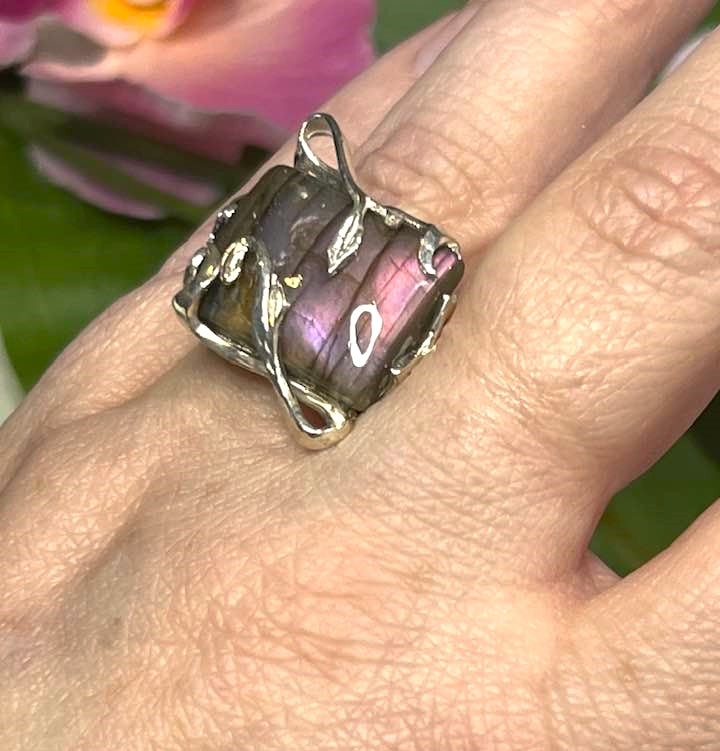 Artisan Turkish .925 Silver Ring with Lavender Flash Labradorite Size 8