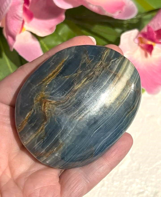 Blue Onyx Palm Stone for Inner Peace
