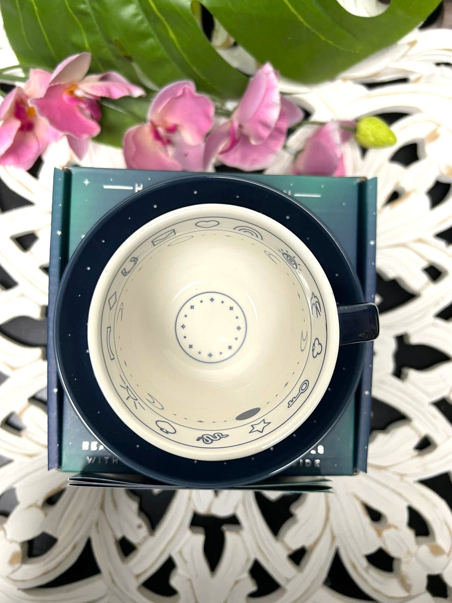 Tea Leaf Reading Cup and Saucer Boxed Set with Guide