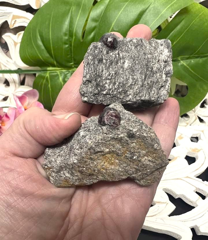 Garnet in Mica for Passion