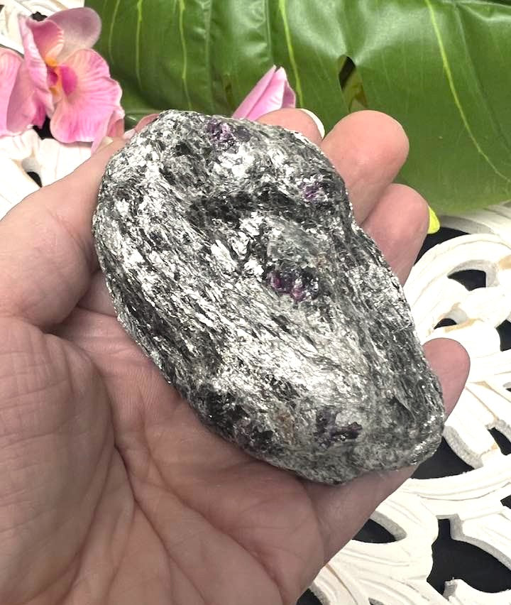 Garnet in Mica for Passion