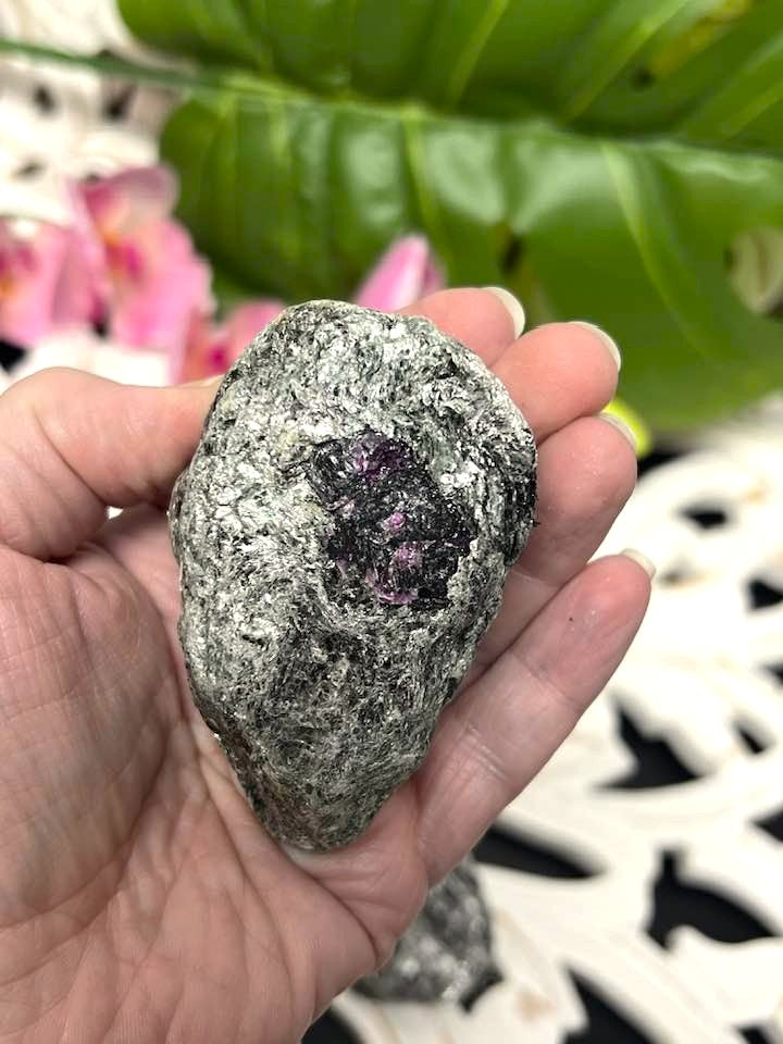 Garnet in Mica for Passion