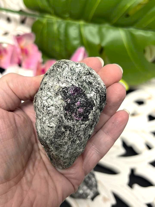 Garnet in Mica for Passion