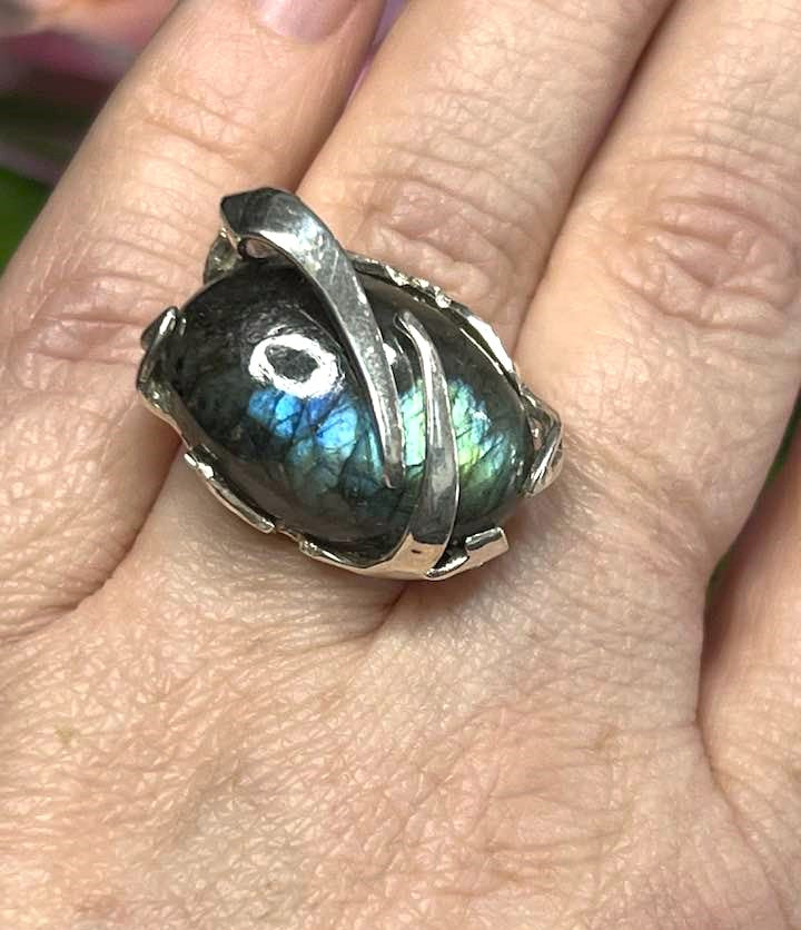 Artisan Turkish .925 Silver Ring with a Rainbow Flash Labradorite Size 8.5